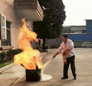 安全警鐘長(zhǎng)鳴！保障安全生產(chǎn)中芯開展消防演習(xí)